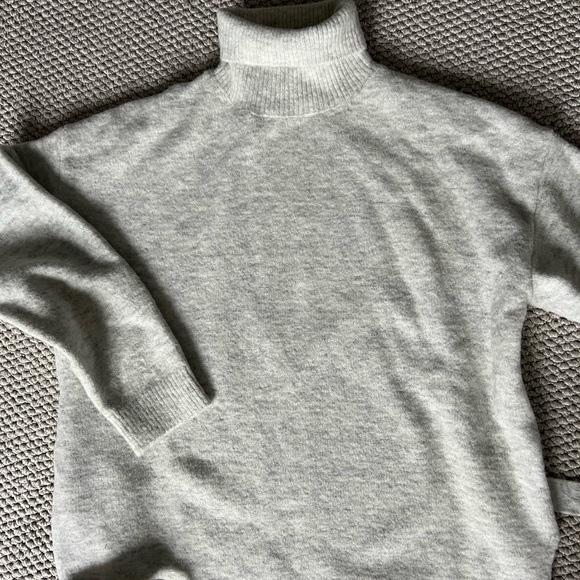 Cozy Turtleneck sweater - Picture 2 of 9